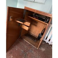 Швейная машинка Орша в тумбе с ножным приводом, СССР