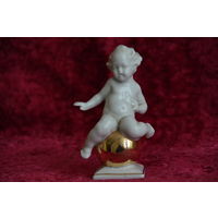 Статуэтка фарфоровая 11,5 см   ( целая )