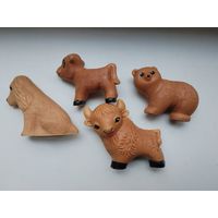 Резиновые фигурки животных.