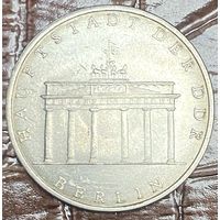 Монета 5 марок 1971 год. ГДР. Бранденбургские Ворота в Берлине.