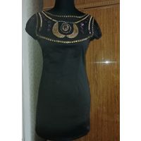 Фирменное платьице из атласного cotona с красивым орнаментом из камней и бисера на подкладке, 42-44 размера.