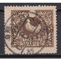 6. Япония. Мир после Первой Мировой Войны. Голубь с оливковой ветвью. 1919 г. 1 1/2 S. Mi.#130A.