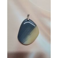 Крупный кулон с бразильским агатом.