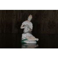 Фарфоровая статуэтка "Гадание на ромашке" ЛФЗ