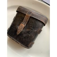 Древний кофр от бинокля военного назначения-полностью пригоден-всё цело. Как для поясного ремня так и и для черезплечного.