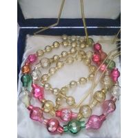 Старинные коллекционные ёлочные бусы из толстого стекла.2 шт.Цена за одни.