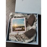 Серьги дизайнерские . Новые в упаковке. Морёный дуб.