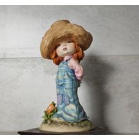 Девочка статуэтка