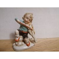 Статуэтка Мальчик играет на скрипке. Германия