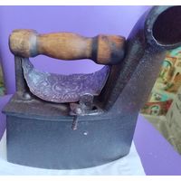 Старинный угольный утюг, чугун