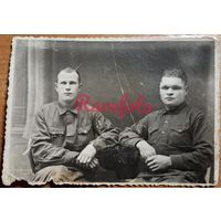 1939 Ваня с другом служащие студийное фото типажи прошлого ретро