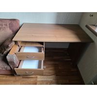 Письменный стол 70см на 120см