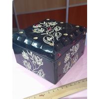 Старинная шкатулка , ручная работа и роспись .