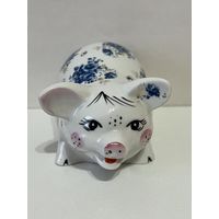 Фарфоровая статуэтка "Свинья". Свинка. Поросёнок ( редкий окрас с позолотой). ДФЗ  АУКЦИОН не с рубля без МПЦ.