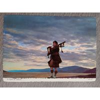 Этнография. Шотландия. Валынка при закате