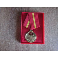 Награда  Вьетнам в родной коробочке.