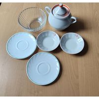 Сахарница, блюдца, розетки, салатница