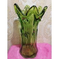 Ваза зелёное стекло литая.32х16см.