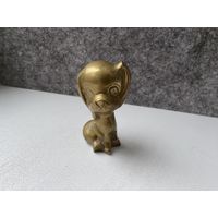 Фигурка собачки, латунь.