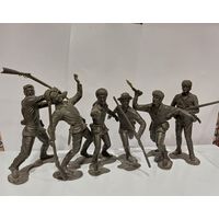 Все лоты с 1р.Солдаты большие пластик цена за все