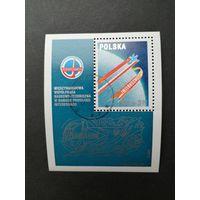 Польша 1980 Блок Mi.82 и маркой "Международное научно-техническое сотрудничество в рамках Программы "ИНТЕРКОСМОС"" (гашение с клеем) Mi.2680 каталог 1.10 евро