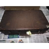 Чемодан старый