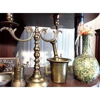 Ступка с пестиком, подсвечник, мельничка. Одним лотом.