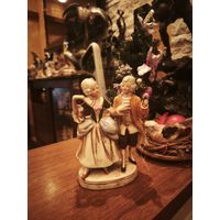 Фарфоровая статуэтка дама и кавалер. клеймо и надпись в тесте