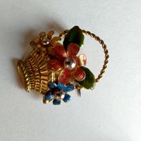 Винтажная брошь-корзинка