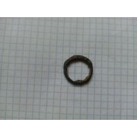 Кольцо, перстень.