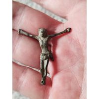 Не крупное,старинное распятье,олово