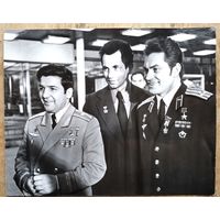 Фото космонавтов. Климук, Коваленок и Иванников на ВДНХ БССР. Минск 1978 г. 16х20 см.