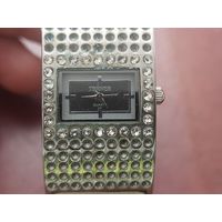 Наручные женские часы