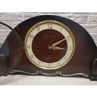 Каминные часы с четвертью.