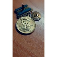 Знак ВСВХ участнику на закрутке.
