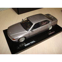 BMW 750il James Bond  Minichamps