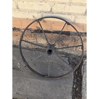 Старое железное колесо