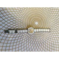 Часы наручные с браслетом  KIMIO  ,   тикают. Состояние на скане.