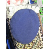 Берет темно-синий на 58 размер.