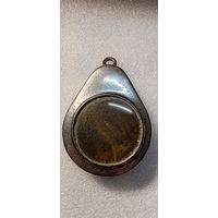 Чехол от старых карманных часов.