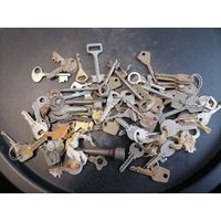 Куча страрых советских ключей