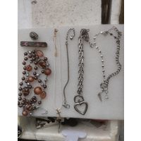 Бусы Браслеты и другие вещи.