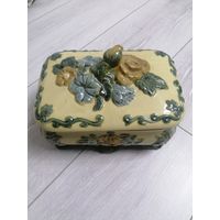 Большая фарфоровая шкатулка, торги