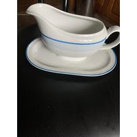 Идеального сохрана  ещё одна-уже в синей окантовке, немецкая соусница известной фирмы! Первая в орнаменте красного цвета-см. общее фото!