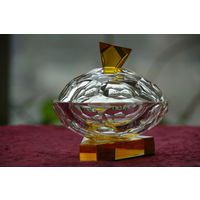 Шкатулка  ( диаметр 10,5 см , высота 10,5 см )    целая