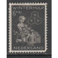 Нидерланды 1 1/2 +3 1/2с /Зимняя помощь/ 1944г