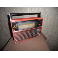 Транзисторный радиоприёмник VEF-202 красный,с символикой Олимпиада-80.С рубля.