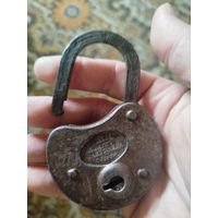 Старинный замок 1930-х годов. Артель им.17-го партсъезда. Рабочий. С рубля.