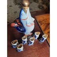 Раритетный фарфоровый набор "Рыбки" (штоф 0.7 л + 6 рюмок по 25 мл)