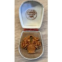 Брошь. Брошь из резного бакелита